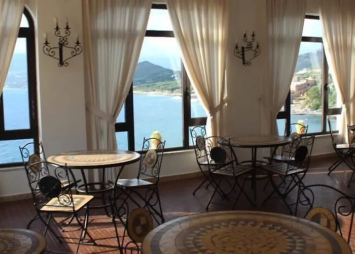 Hotel Palinuro Палинуро